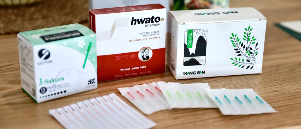 Acupuncture needles and sterile single-use packaging