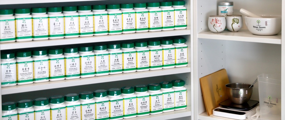 Chinese herbal granules and preparation equipment in the clinic